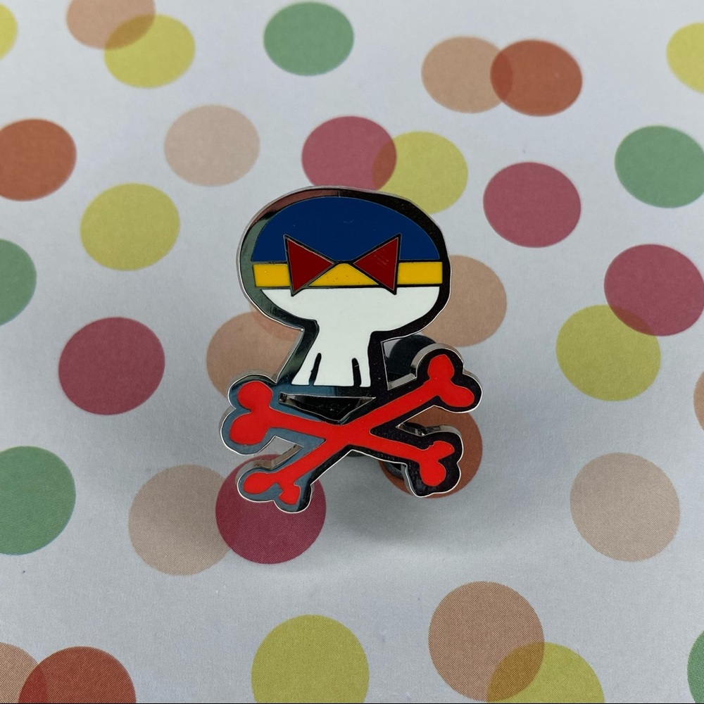 Donald Duck Skull and Crossbones Disney Pin